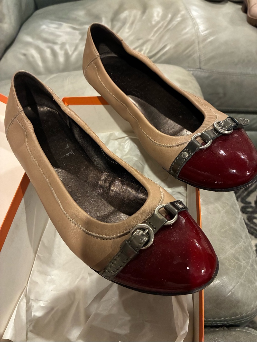 AGL Women’s Beige and Burgundy Leather Ballet Flats